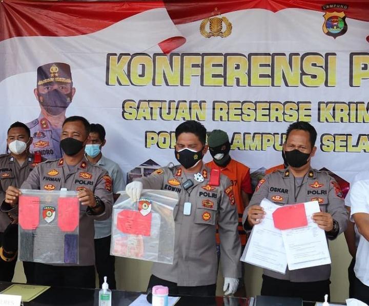 Polres Lampung Selatan Tangkap 2 Pelaku Pemerasan Dan Pemalsuan Surat Rapid Test Antigen